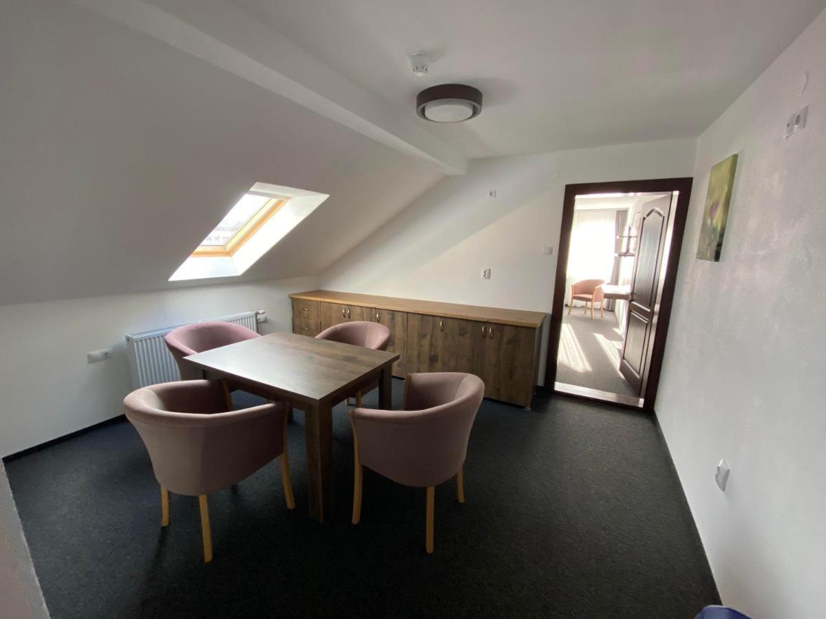 גורגני Palya Hotel מראה חיצוני תמונה